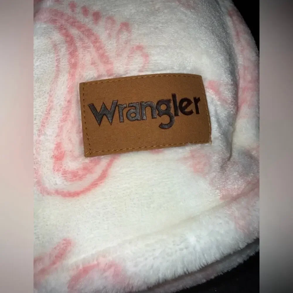 NEW Wrangler TWIN Ultra Plush Light Pink & White Paisley Cowboy Boots SUPER SOFT